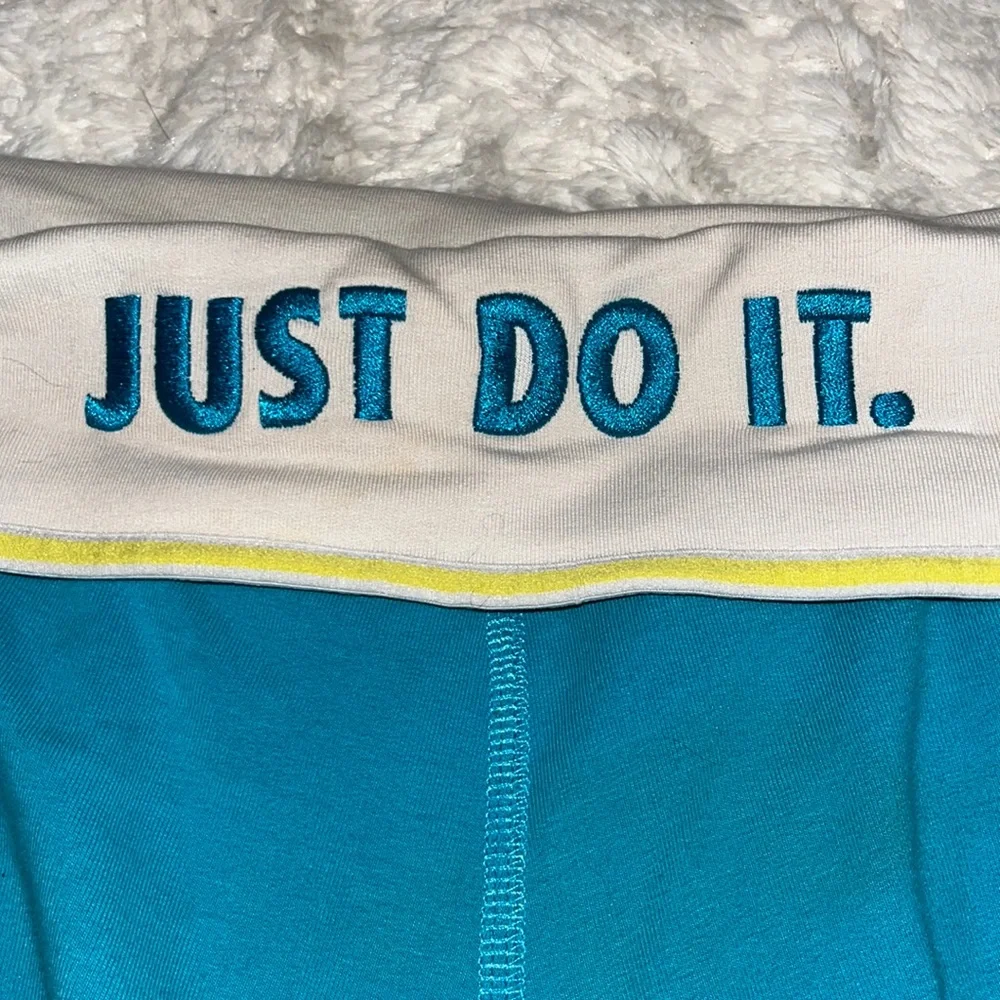Woman’s Nike wide leg jogger pants Cropped Teal Blue size medium fold over waist - Picture 5 of 5
